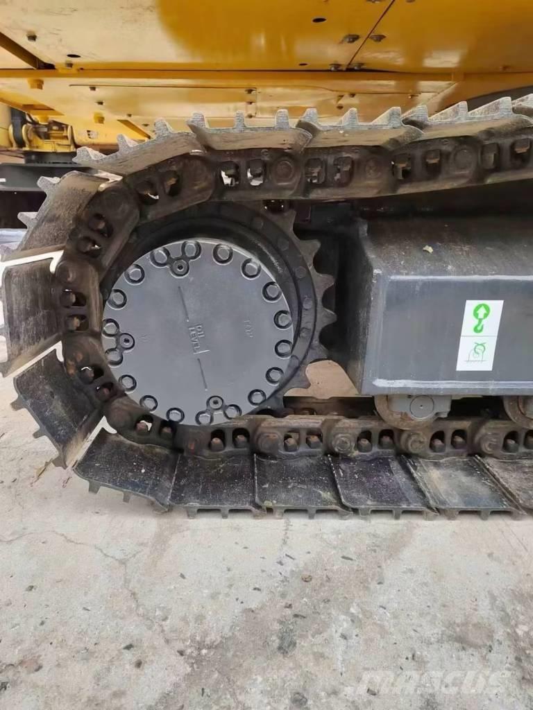 Komatsu PC 200-8 Bandgrävare