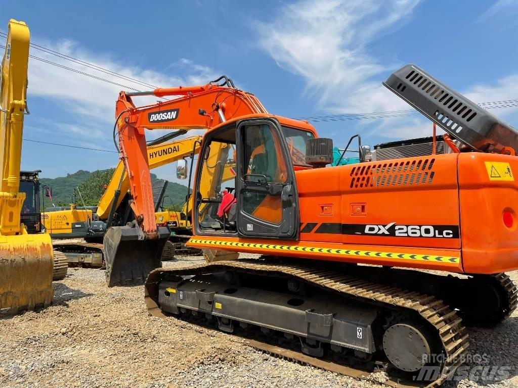Doosan DX 260 Bandgrävare