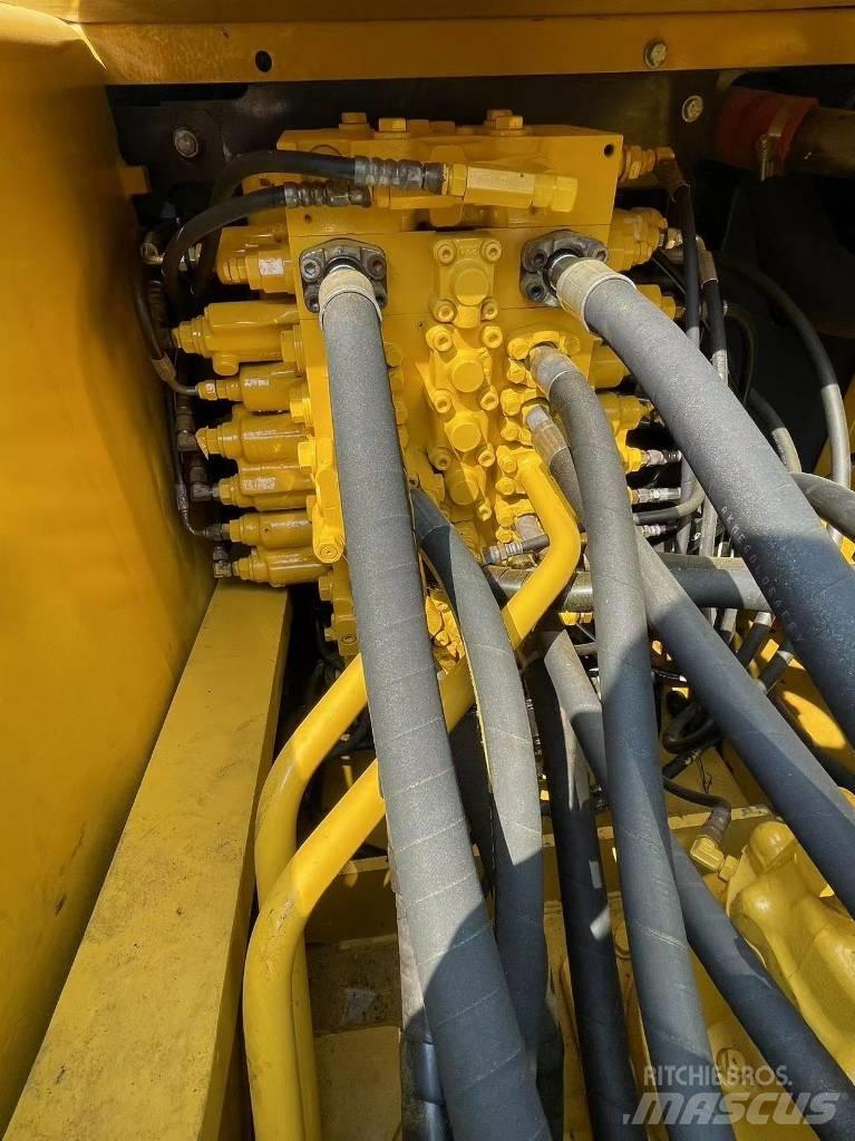 Komatsu PC 200-7 Bandgrävare