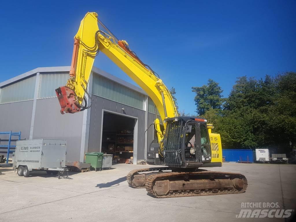 Hitachi ZX225USLC-5 Bandgrävare