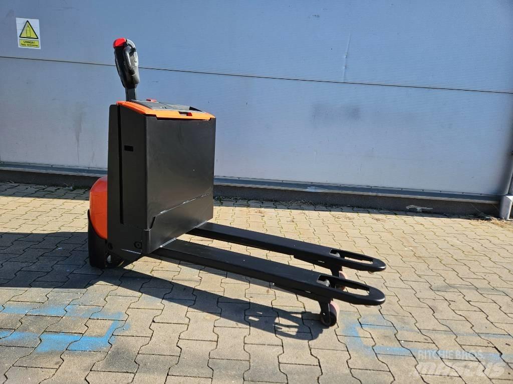 BT LWE 140 Låglyftare utan plattform