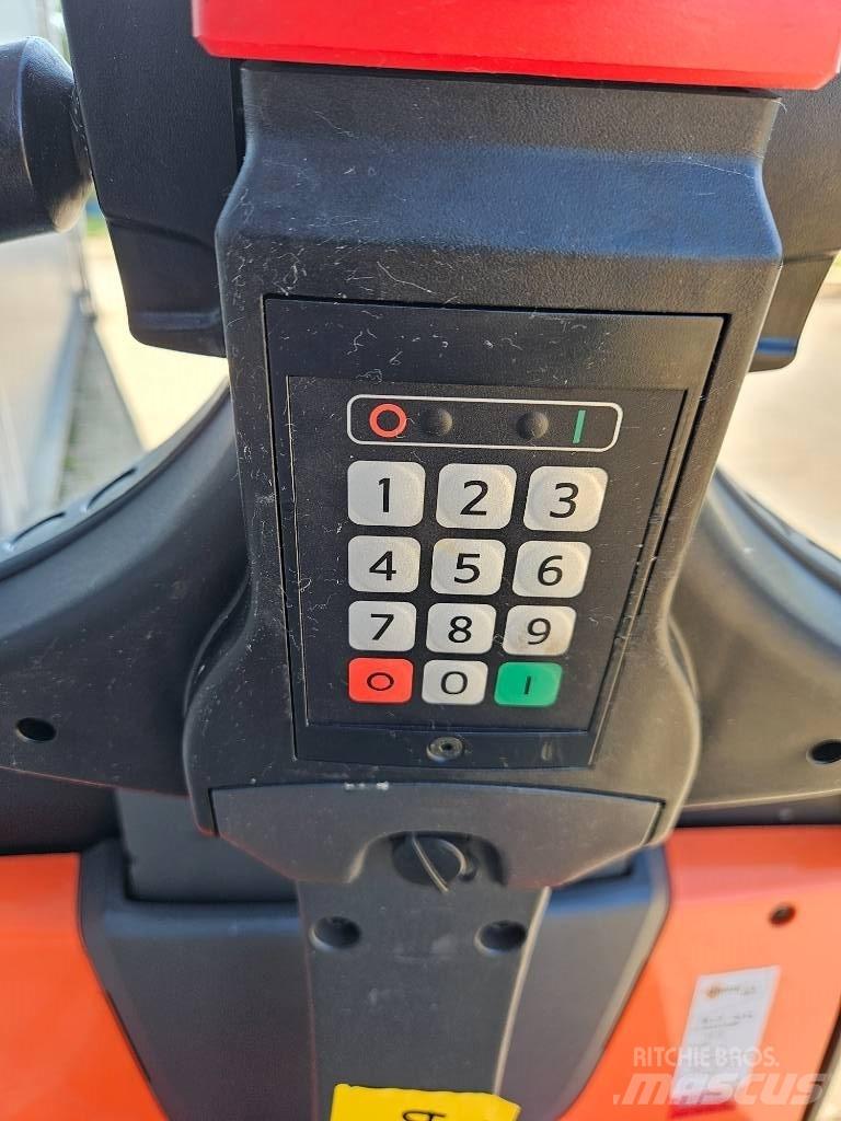 BT LWE 140 Låglyftare utan plattform