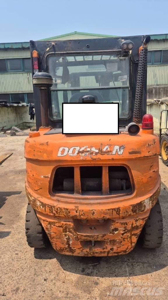 Doosan D 35 C-5 Elmotviktstruckar
