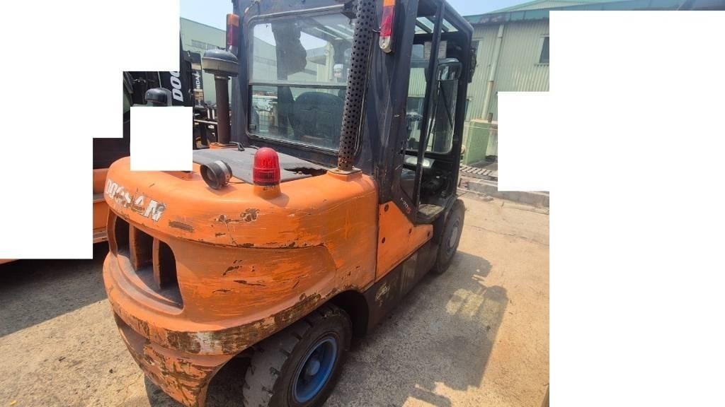 Doosan D 35 C-5 Elmotviktstruckar