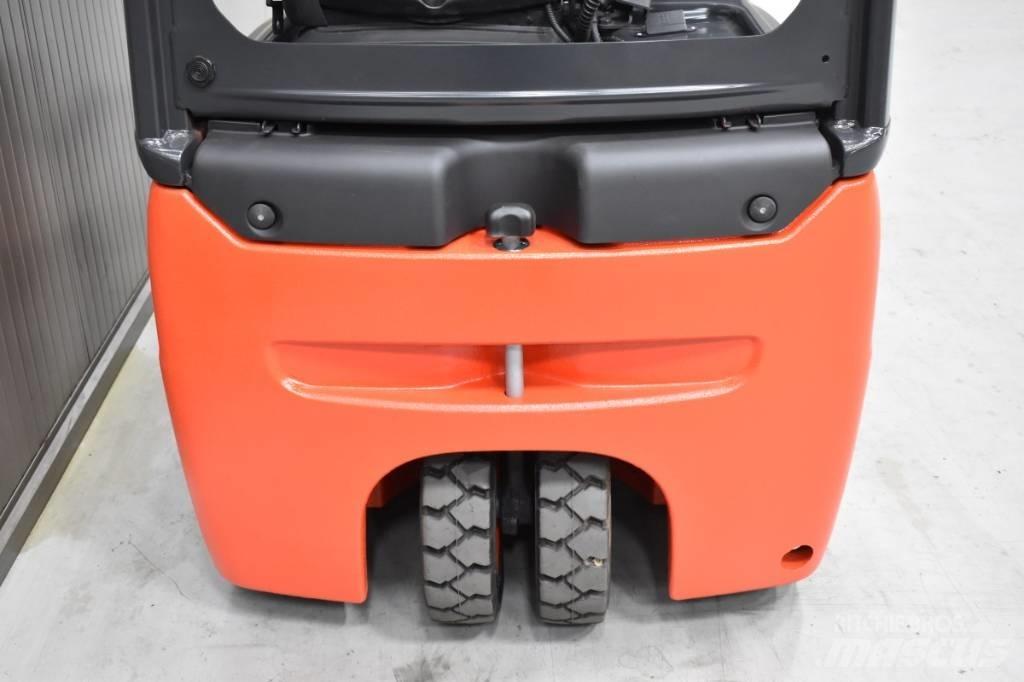 Linde E 14 - 02 Elmotviktstruckar