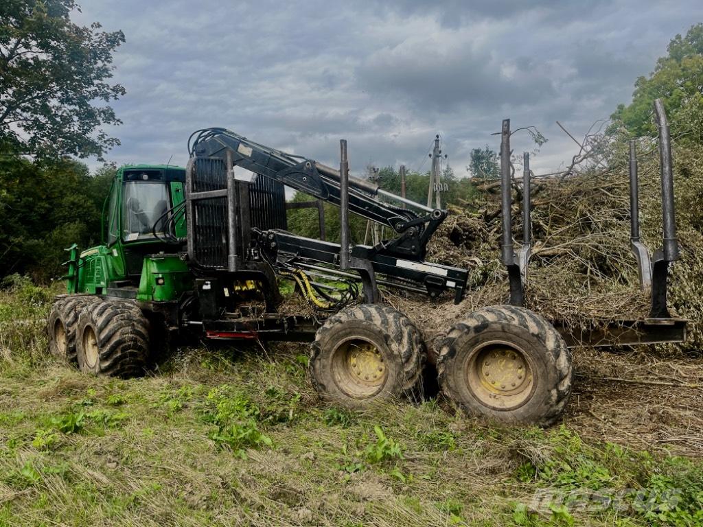 John Deere 1110 E Skotare