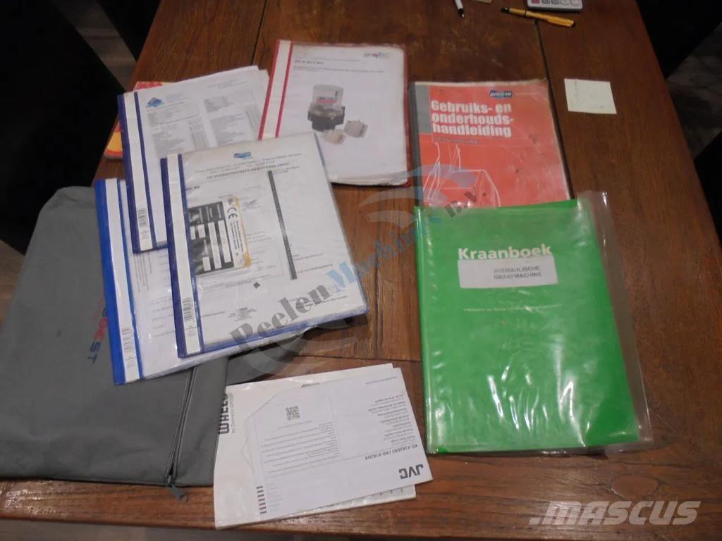 Doosan DX 255 LC Bandgrävare