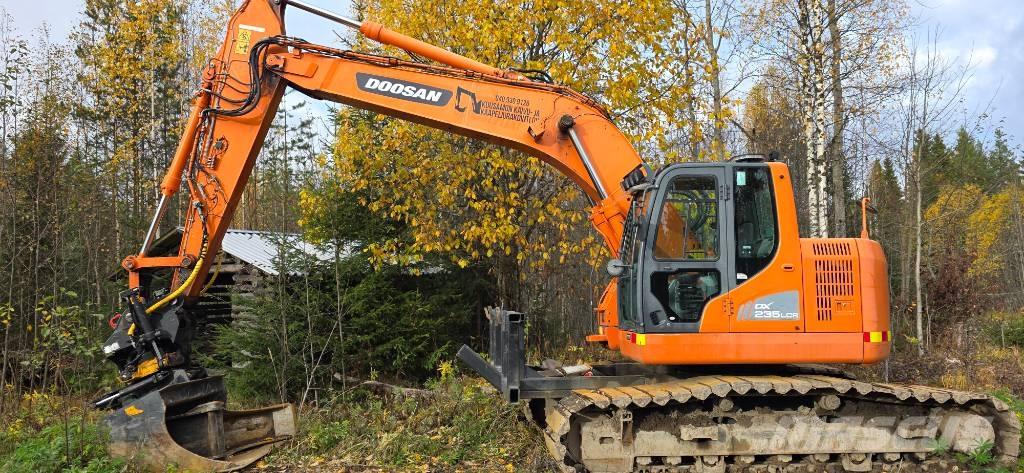 Doosan DX 235 LCR Bandgrävare