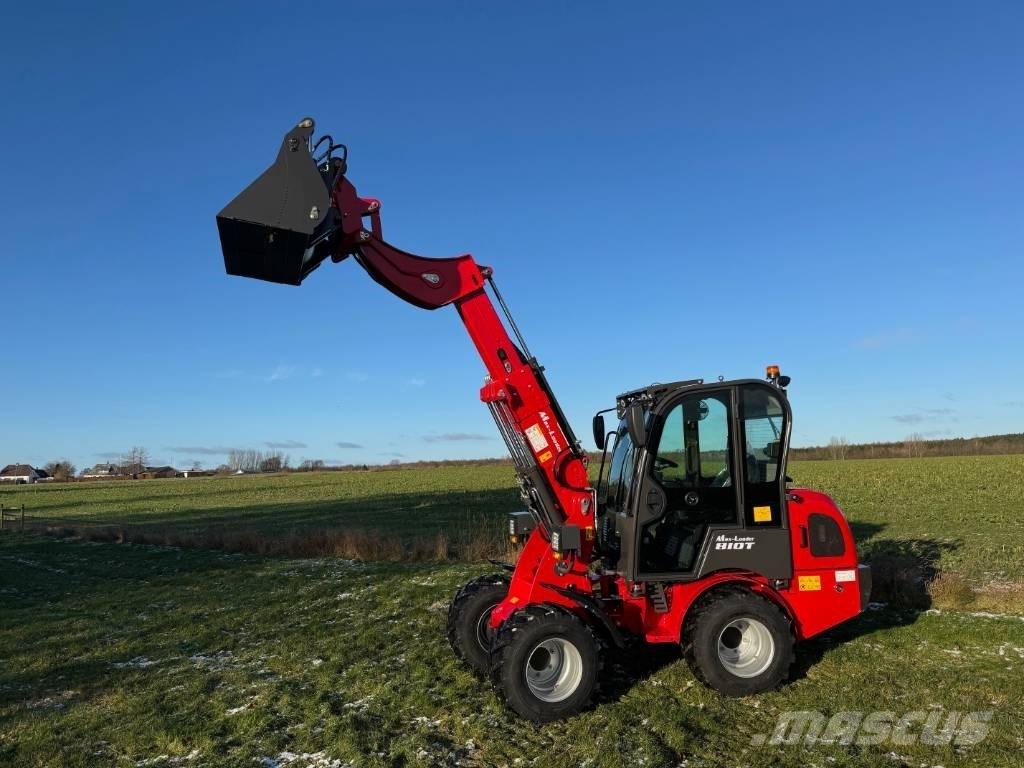  Max Loader 810 T Minilastare