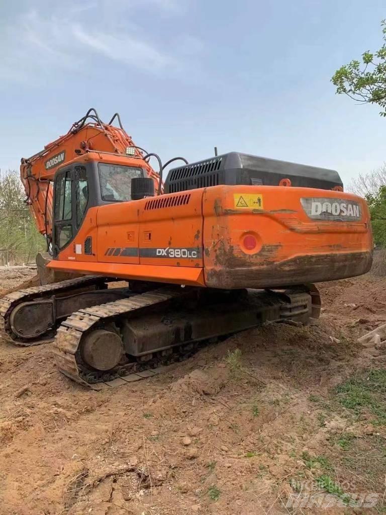 Doosan DX 380 LC Bandgrävare