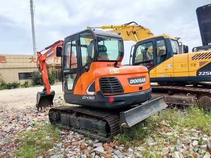 Doosan DX 60 Bandgrävare