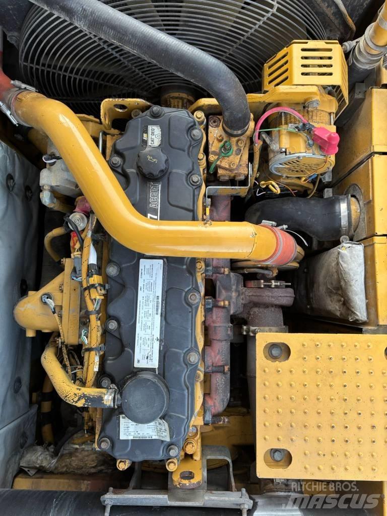 CAT 325 D L Bandgrävare