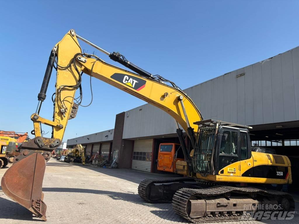 CAT 325 D L Bandgrävare