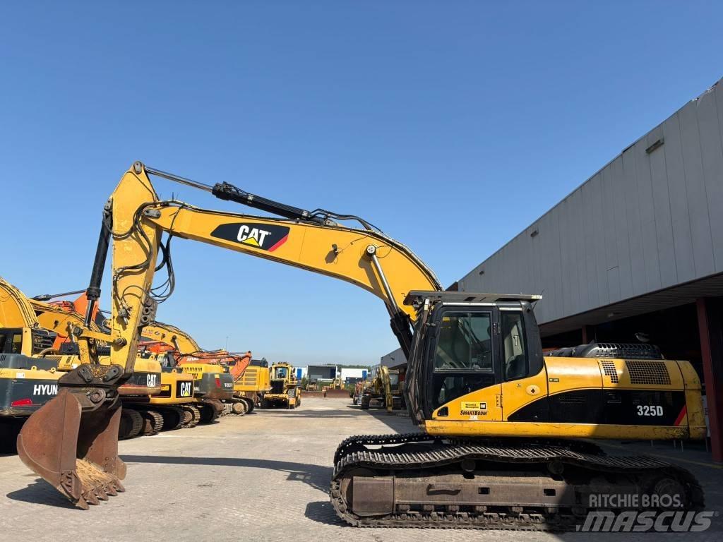 CAT 325 D L Bandgrävare