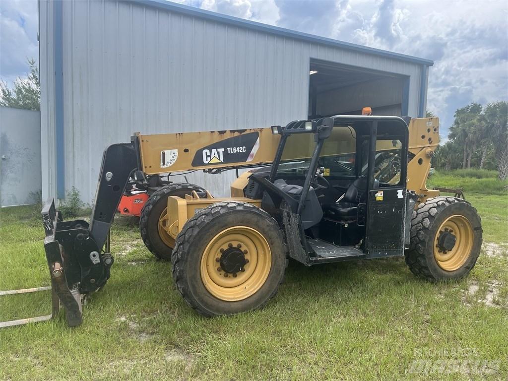 CAT TL 642 C Teleskoplastare