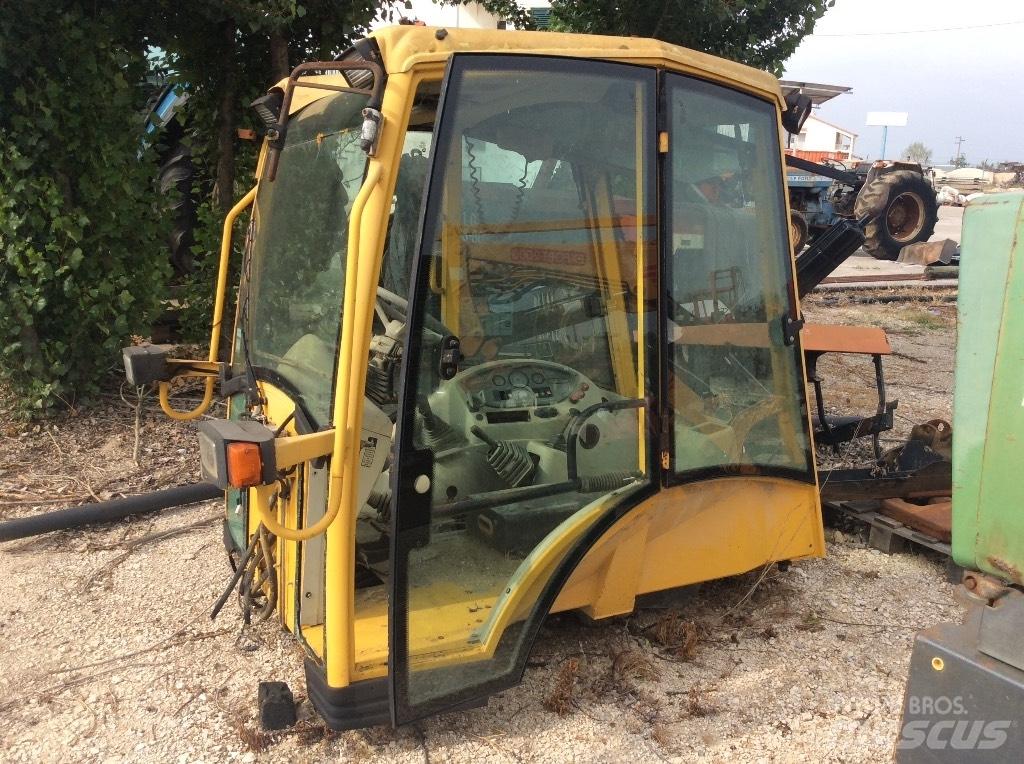 Komatsu W93r Hytter och interiör