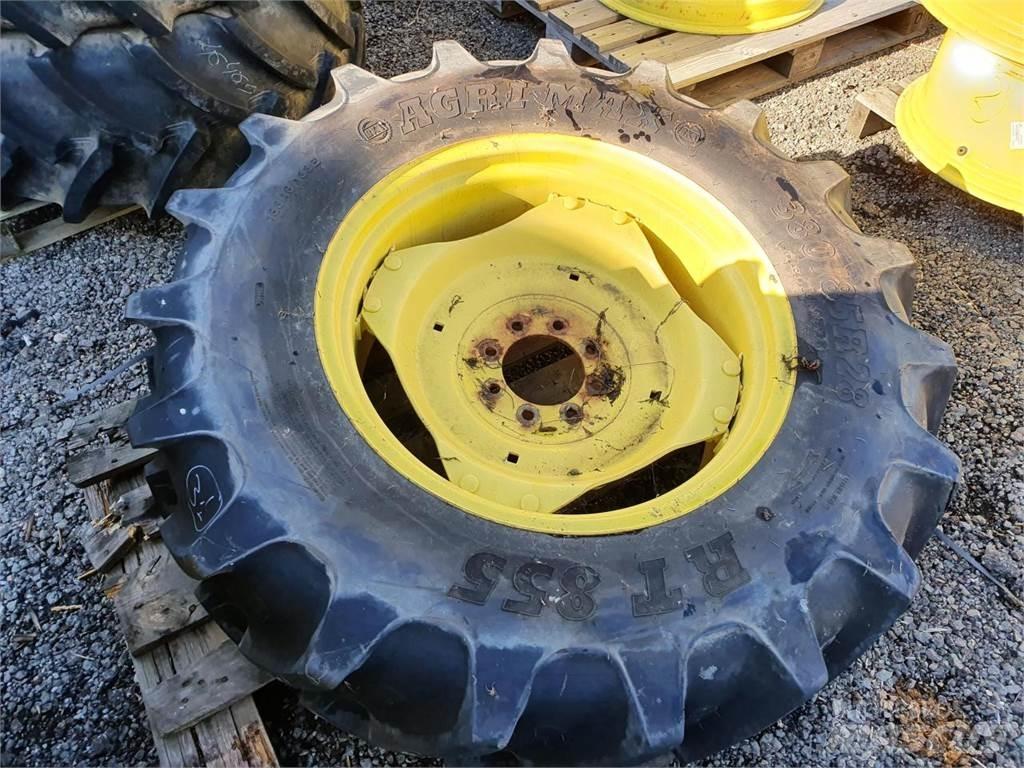 BKT 380/85R28 x2 Däck, hjul och fälgar