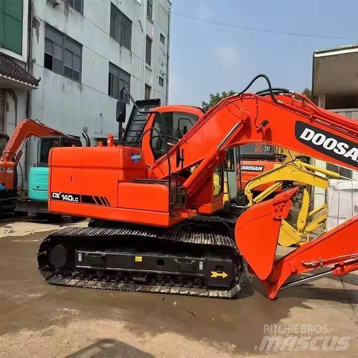 Doosan DX140LC Bandgrävare