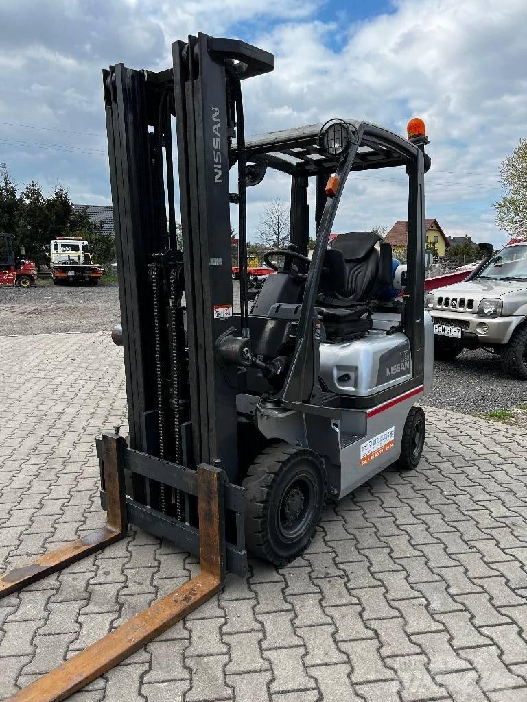 Nissan P1D1A18LQ Gasolmotviktstruckar