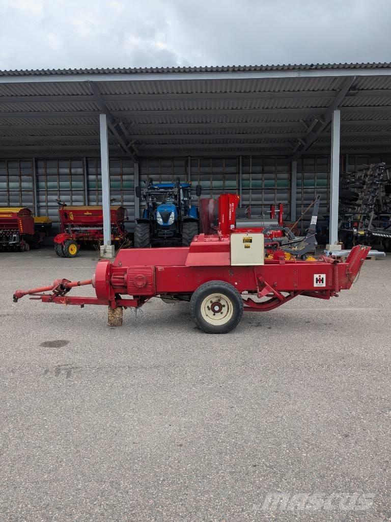 International 430 T Fyrkantspressar