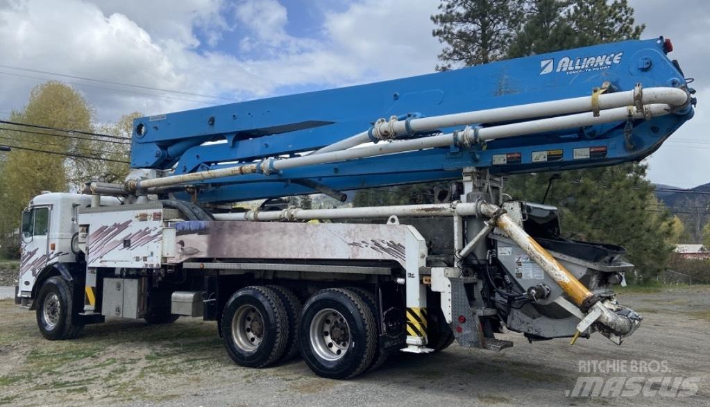 Alliance 37M Lastbilar med betongpump