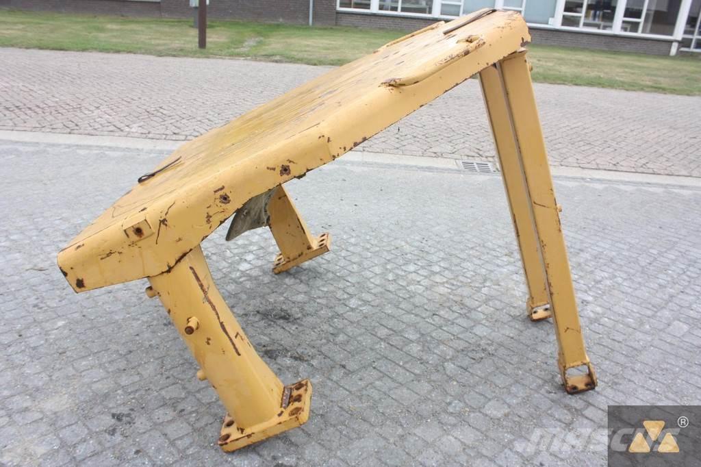 CAT D8N O-rops cab Hytter och interiör