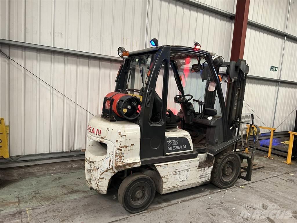 Nissan U1D2A25 Gasolmotviktstruckar