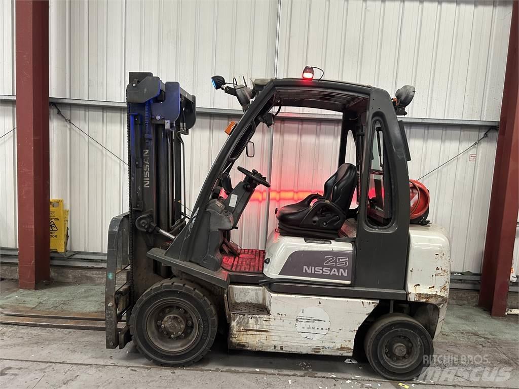 Nissan U1D2A25 Gasolmotviktstruckar