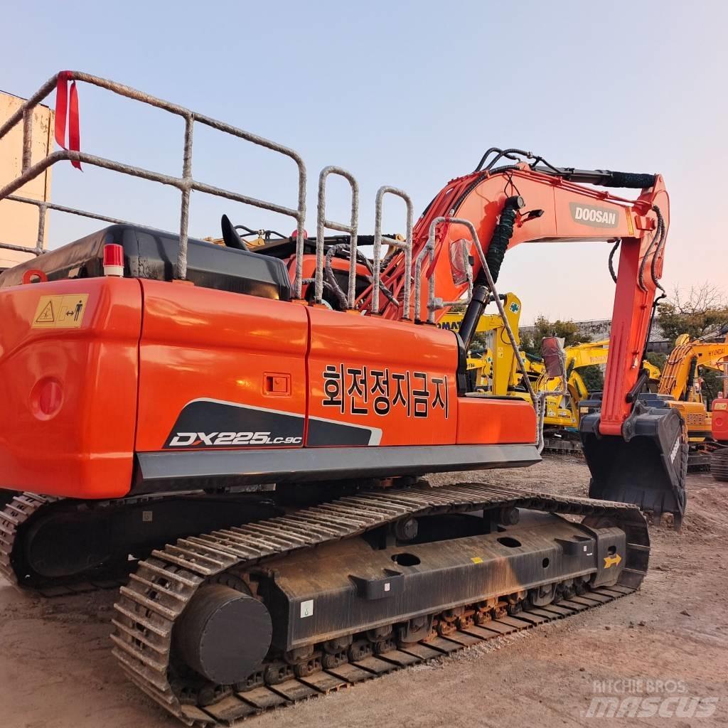 Doosan 225 LC Bandgrävare