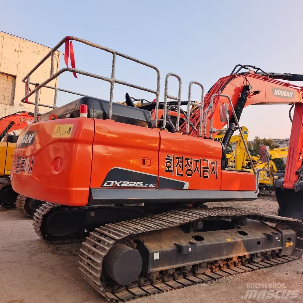 Doosan 225 LC Bandgrävare