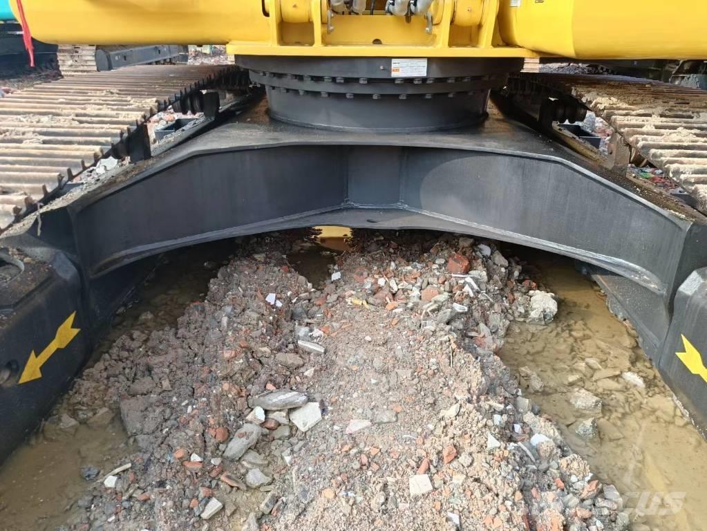 Komatsu PC 200-8 Bandgrävare