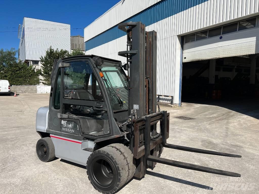 Nissan DX 30 Dieselmotviktstruckar