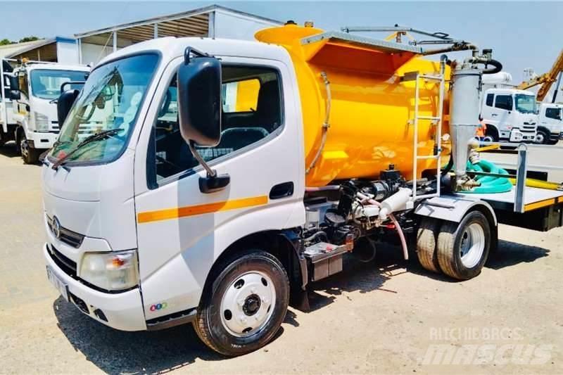 Hino 300 614 Övriga bilar