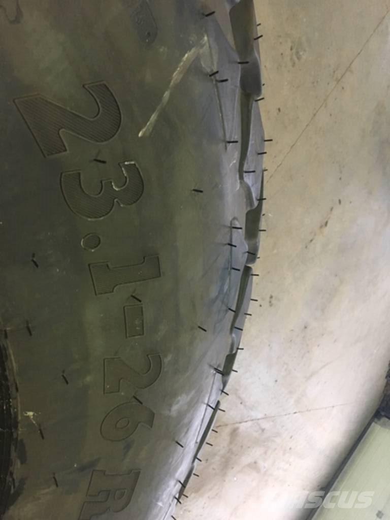 SWT 23.1 - 26 Däck, hjul och fälgar