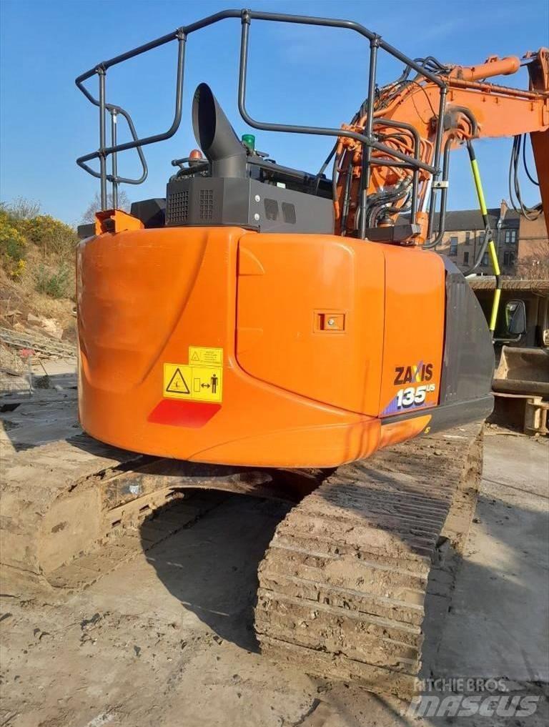 Hitachi ZX 135 US-6 Bandgrävare