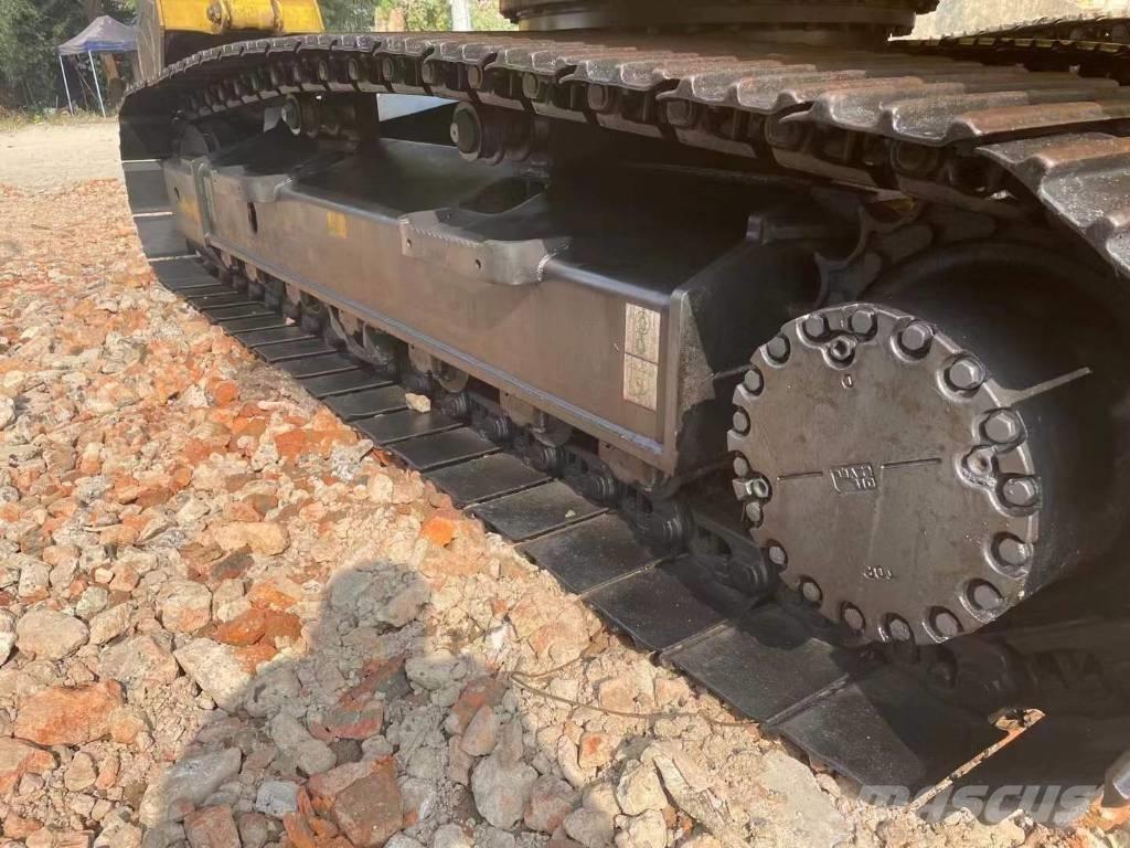 Komatsu PC 200-8 Bandgrävare