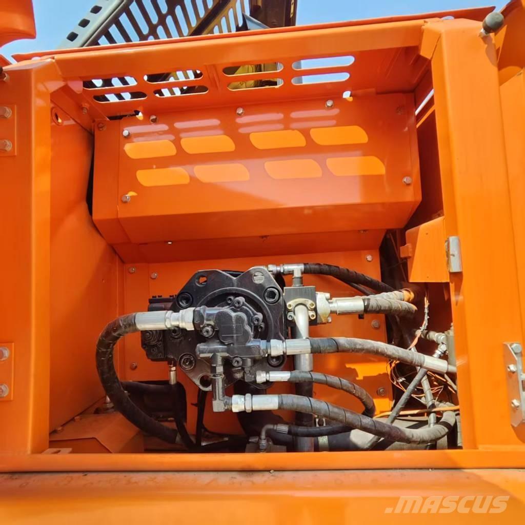 Doosan DX 225 LC Bandgrävare