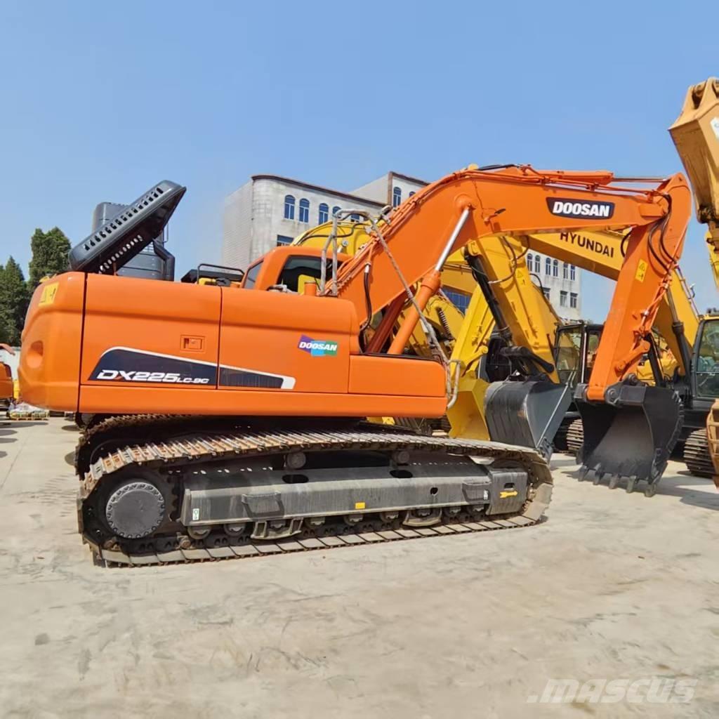 Doosan DX 225 LC Bandgrävare