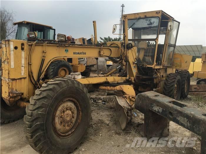 Komatsu GD 511 Väghyvlar