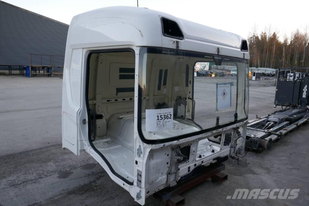 Scania P 410 Hytter och interiör