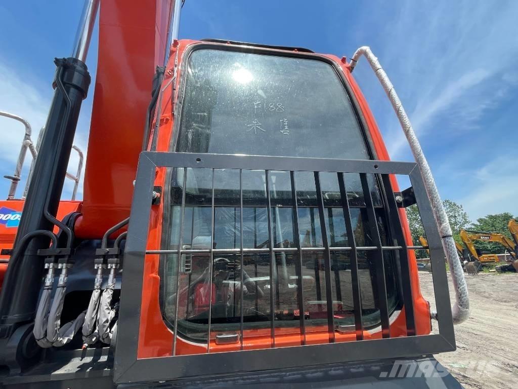 Doosan DX 300 LC Bandgrävare