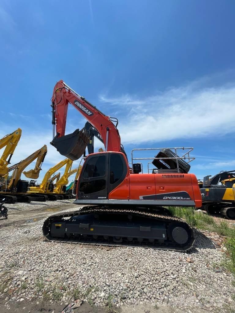 Doosan DX 300 LC Bandgrävare