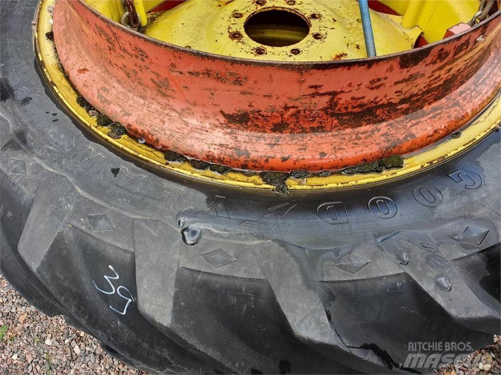 Goodyear 136-38 x2 Däck, hjul och fälgar