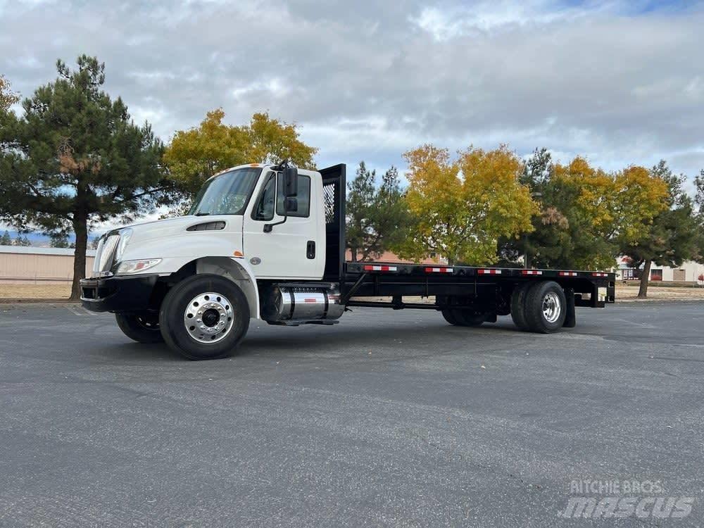 International 4300 Flakbilar