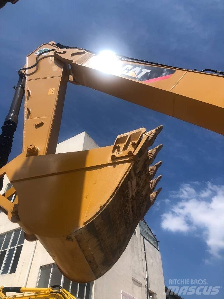 CAT 320 B L Bandgrävare