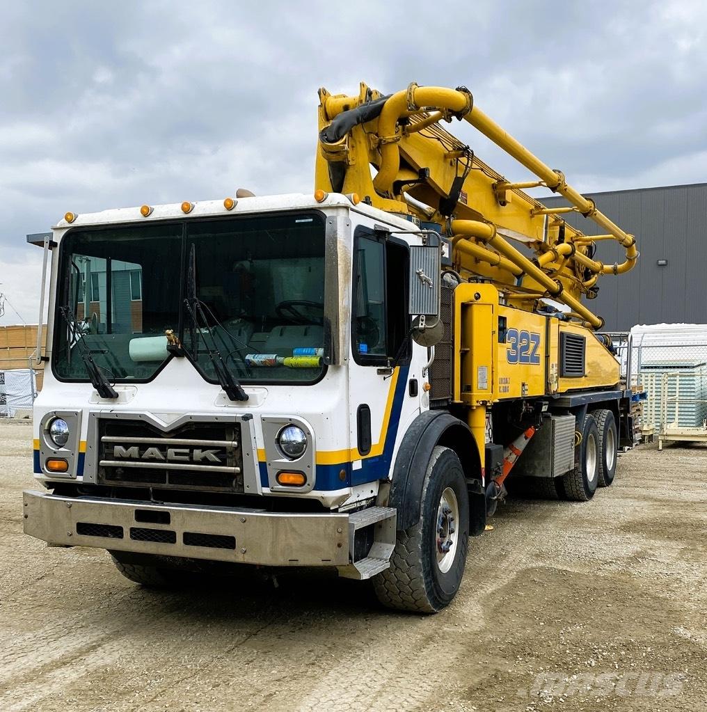 Putzmeister (#188) 32M Lastbilar med betongpump