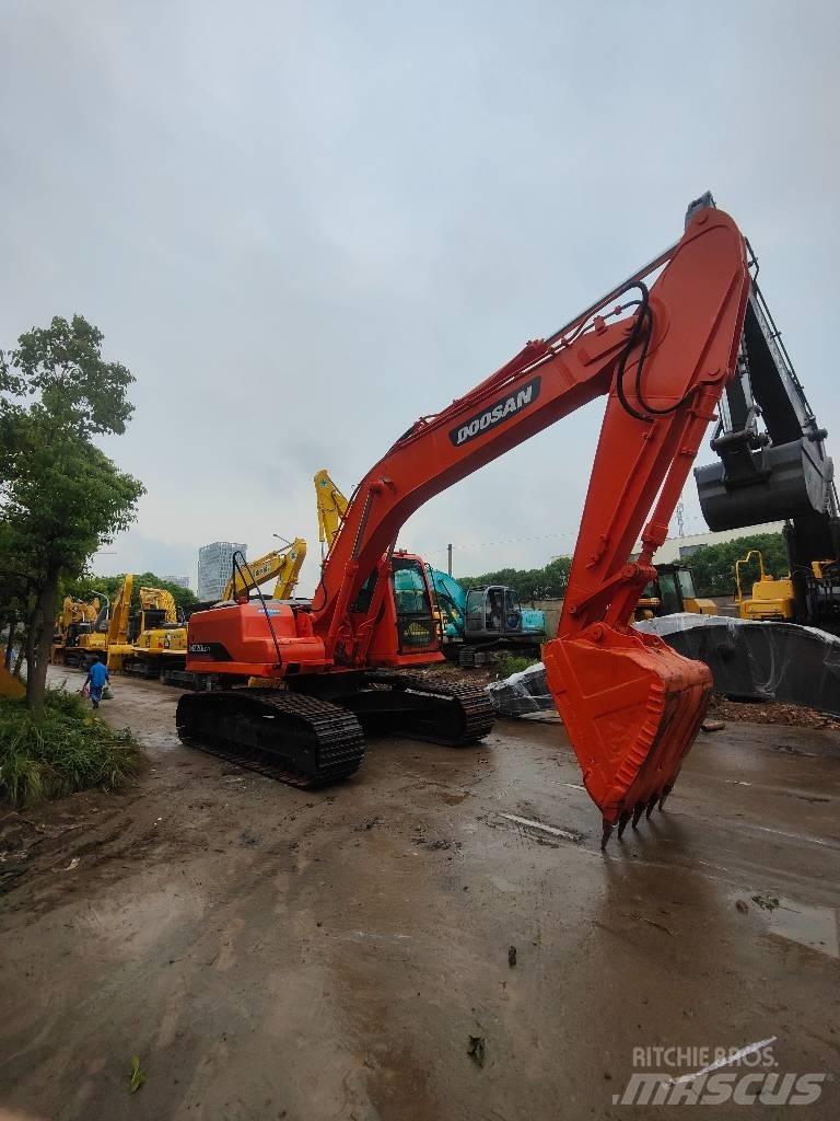 Doosan 220 LC-7 Bandgrävare