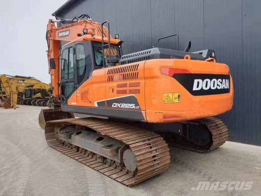 Doosan DX 225 LC Bandgrävare
