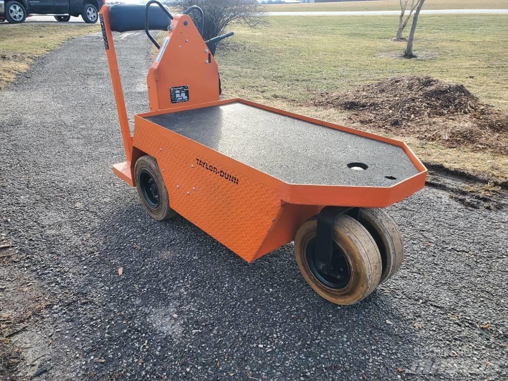 Taylor-Dunn SC100 Dragtruck