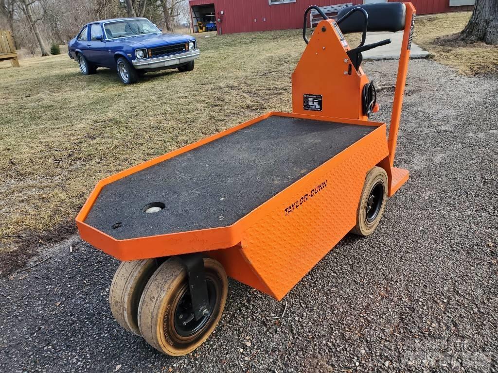 Taylor-Dunn SC100 Dragtruck